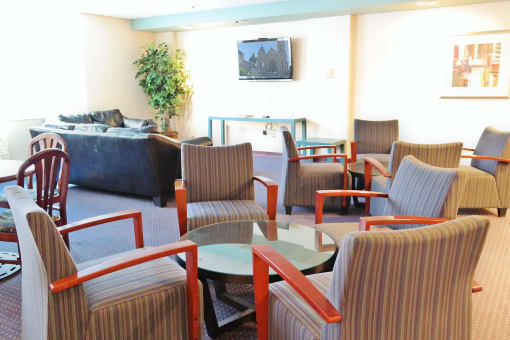 Community Clubhouse With Tv at Gramercy on Garfield, Cincinnati, OH, 45202