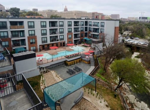 exterior shot of luxury austin apartments near red river district
