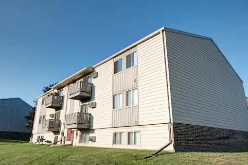 Exterior at Mason Hills Apartments in Mason, MI