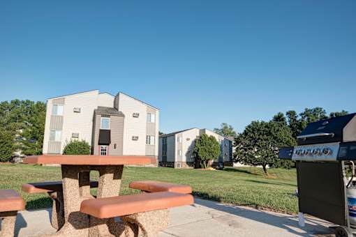 Exterior at Mason Hills Apartments in Mason, MI
