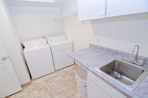 Spacious Kitchen in East Lansing Apartments near Michigan State University | The Linden