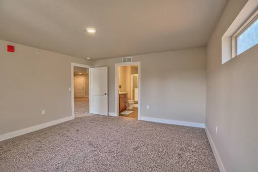 Large bedrooms at Verndale Apartments in Lansing, MI 