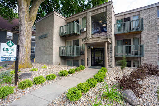 Apartments in East Lansing near Michigan State University | Campus View Apartments