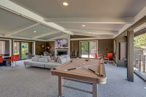 East Lansing Apartments | Carriage Hill East Apartments and Townhomes