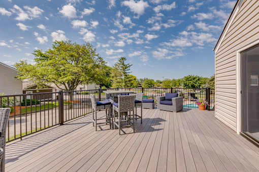 East Lansing Apartments | Carriage Hill East Apartments and Townhomes