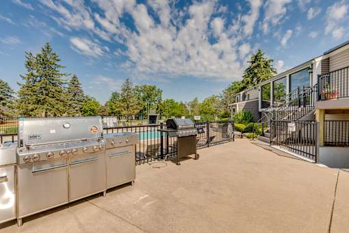 East Lansing Apartments | Carriage Hill East Apartments and Townhomes