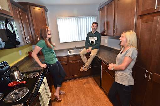 East Lansing Apartments near Michigan State University | Collingwood Apartments