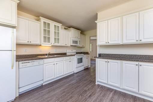 Spacious Kitchen in East Lansing Apartments near Michigan State University | DTN Houses