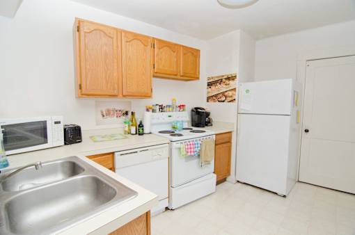 Spacious Kitchen in East Lansing Apartments near Michigan State University | DTN Houses