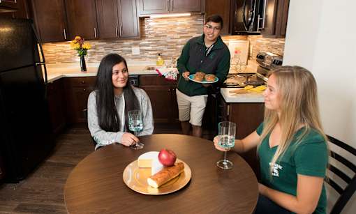 Spacious Kitchen in East Lansing Apartments near Michigan State University | Eden Roc