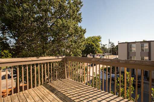 East Lansing Apartments near Michigan State University | Eden Roc Apartments