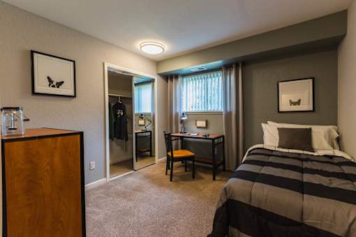 Spacious bedrooms in East Lansing Apartments near Michigan State University | Glenwood