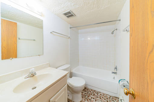 East Lansing Apartments near Michigan State University | Haslett Arms Apartments