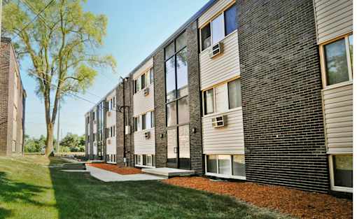 Exterior of North Pointe Apartments In East Lansing Michigan