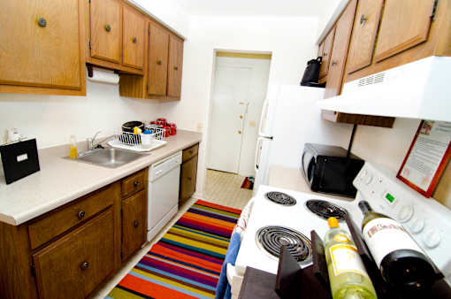 Spacious Kitchen in East Lansing Apartments near Michigan State University | Oakridge