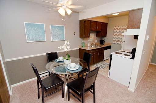 Dining room at at Summerhill Estates Apartments in Lansing, MI