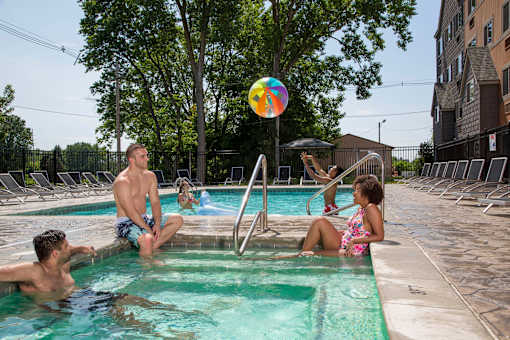 East Lansing Apartments near Michigan State University | The Oaks Apartments