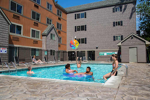 East Lansing Apartments near Michigan State University | The Oaks Apartments