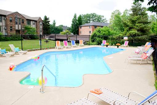 East Lansing Apartments near Michigan State University | Woodbrook Village Apartments