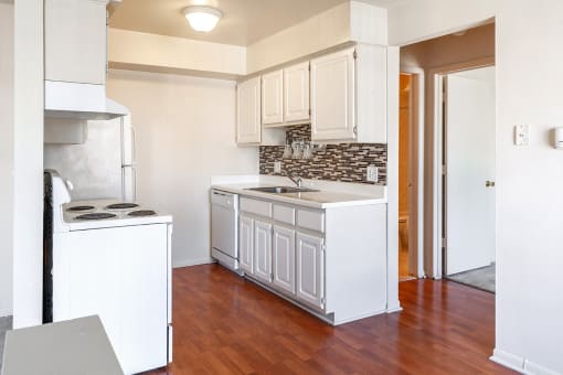 Fully Equipped kitchen at French Quarter - Southfield, MI, Southfield, 48034