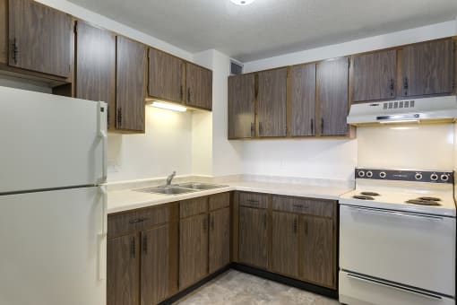 Lenox Place Apartments in Duluth, MN Open Kitchen