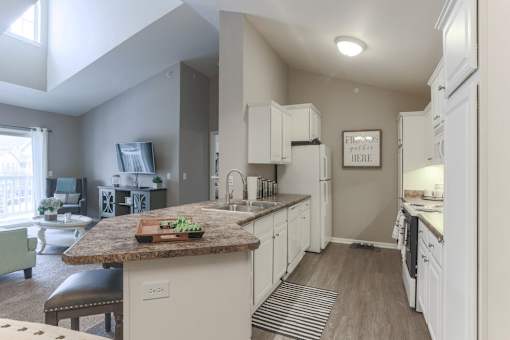Kitchen and dining at Aspen Lakes in Holt, MI