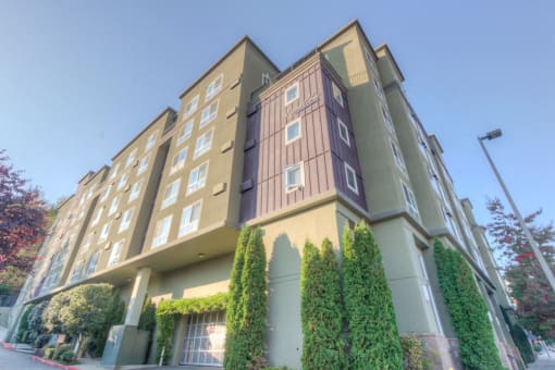 Property Exterior at Excalibur Apartment Homes, Washington, 98004