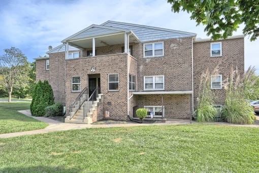 Cheap Apartment in Harrisburg, PA | Laura Acres | Property Management, Inc.