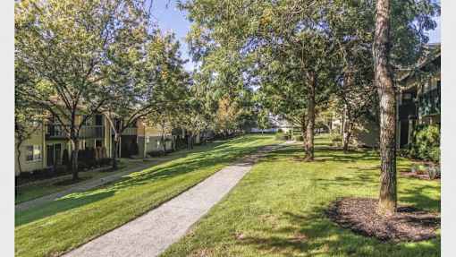 Walking Path at Commons at Avalon Park Apartments, Tigard, OR, 97224