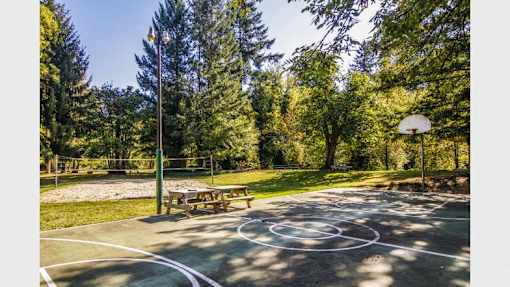 Basketball Court at Commons at Avalon Park Apartments, Tigard