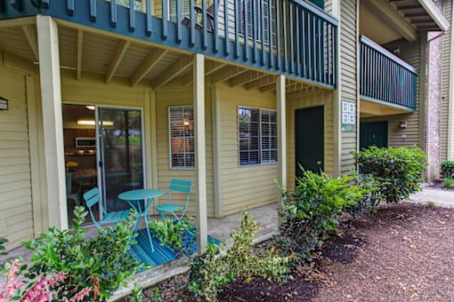 Patio at Commons at Avalon Park Apartments, Oregon, 97224