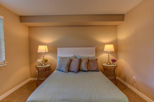 Large Bedroom at Commons at Avalon Park Apartments, Oregon, 97224