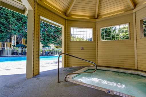 Hot Tub at Commons at Avalon Park Apartments, Tigard, OR, 97224