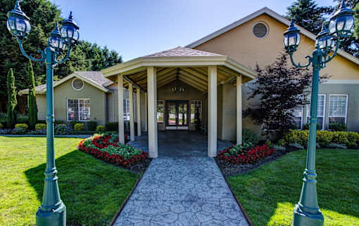 Walking Path at Commons at Avalon Park Apartments, Oregon, 97224