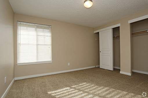 bedroom at Commons at Hawthorn Village Apartments, Oregon, 97124