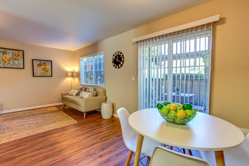 Living room with table at Commons at Hawthorn Village Apartments, Oregon, 97124