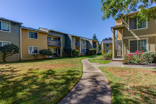 Buildings backyard at Commons at Hawthorn Village Apartments, Hillsboro, Oregon