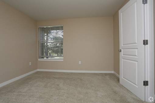 Bedroom area with wooden floorat Commons at Creekside Apartments, Hillsboro, 97123