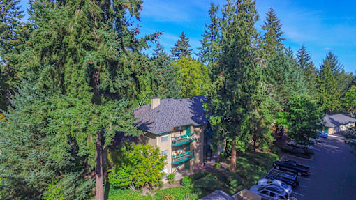 Building with trees at Commons at Creekside Apartments, Hillsboro, Oregon