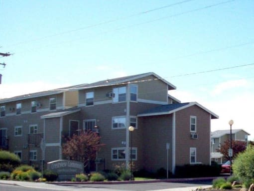 Exterior Building at CRESTVIEW COMMONS LP, Klamath Falls