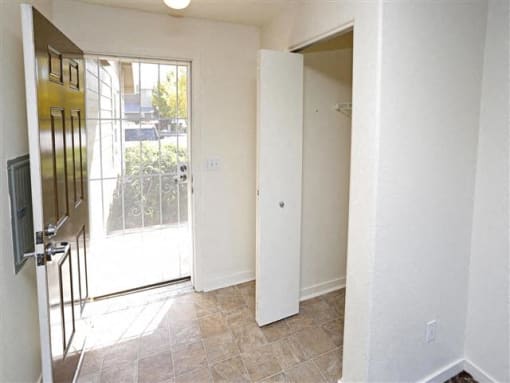 Entry at CRESTVIEW COMMONS LP, Klamath Falls