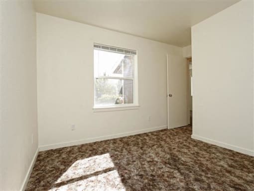 Bedroom with wooden floor at CRESTVIEW COMMONS LP, Klamath Falls, OR 97603