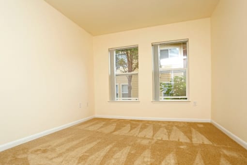Bedroom at Redwood Commons Apartments, McMinnville, OR 97128