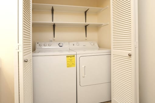 Washer and Dryer at Redwood Commons Apartments, McMinnville, OR