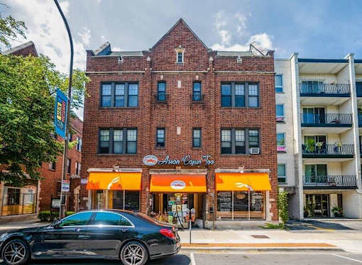 1320 Chicago Ve