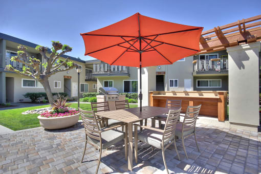 Sunnyvale Apartment Courtyard