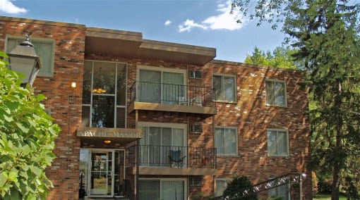 Apache Manor Apartments exterior