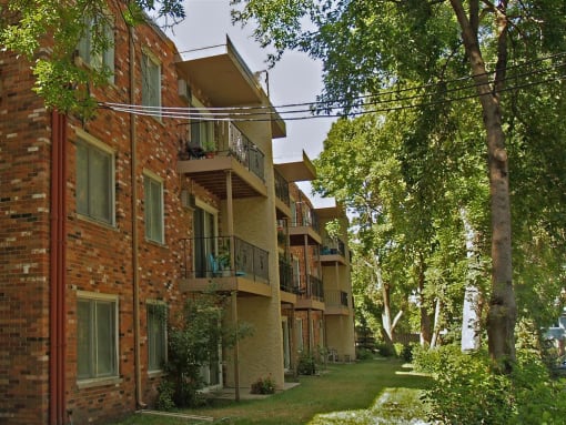 Apache Manor Apartments exterior