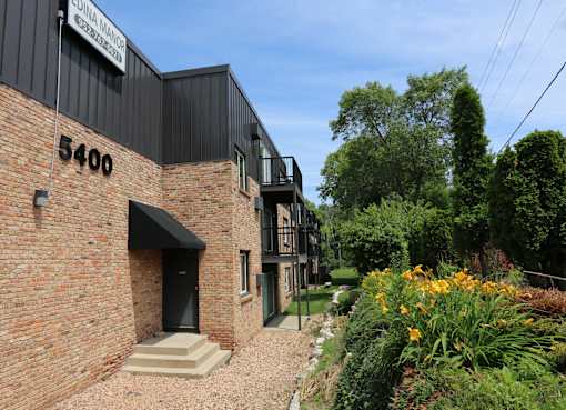 Edina Manor Apartments exterior, Edina, Minnesota
