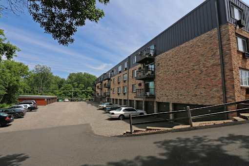 Edina Manor Apartments exterior, Edina, Minnesota